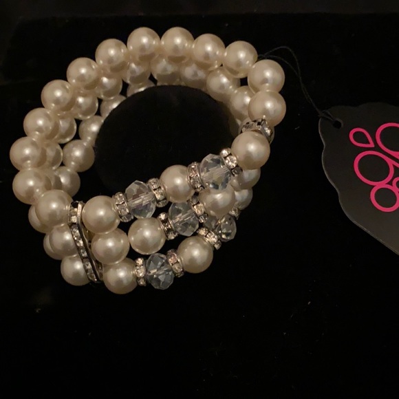 Bracelet undeniably dapper-white